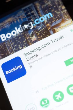 Ryazan, Rusya - 24 Haziran 2018: Bookingcom Travel Deals mobil uygulaması Tablet Pc ekranda