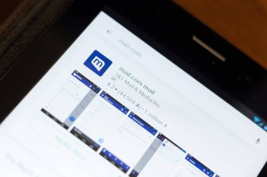 Ryazan, Rusya - 24 Haziran 2018: Mailcom posta simgesi üzerinde mobil uygulamalar listesi