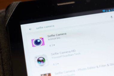 Ryazan, Rusya - 24 Haziran 2018: Selfie kamera simgesi üzerinde mobil uygulamalar listesi