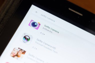 Ryazan, Rusya - 24 Haziran 2018: Selfie kamera simgesi üzerinde mobil uygulamalar listesi