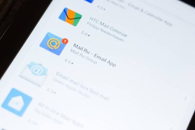 Ryazan, Rusya - 24 Haziran 2018: Mailru e-posta simgesi üzerinde mobil uygulamalar listesi