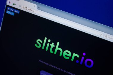 Ryazan, Rusya - 26 Haziran 2018: Web sitesi ana sayfasını, kayarak Pc. Url - Slither.io görüntüleme