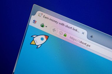 Ryazan, Rusya - 26 Haziran 2018: Kısa ana web sitesi Pc. Url - Short.pe görüntüleme