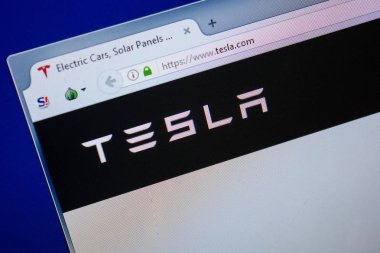Ryazan, Rusya - 26 Haziran 2018: Tesla ana web sitesi Pc. Url - Tesla.com görüntüleme