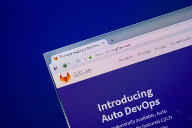 Ryazan, Rusya - 26 Haziran 2018: Gitlab ana web sitesi Pc. Url - Gitlab.com görüntüleme