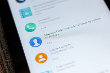 Ryazan, Rusya - 03 Temmuz 2018: Kişiler, Dialer, telefon ve çağrı Tablet Pc ekranda hareket eden app blok