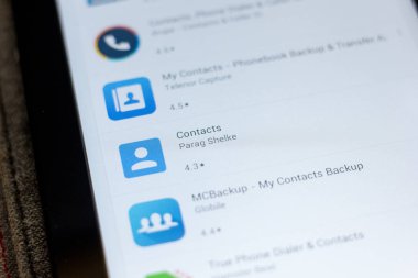 Ryazan, Rusya - 03 Temmuz 2018: Kişiler mobil uygulaması Tablet Pc ekranda