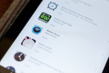 Ryazan, Rusya - 03 Temmuz 2018: çalar saat mobil uygulaması Tablet Pc ekranda