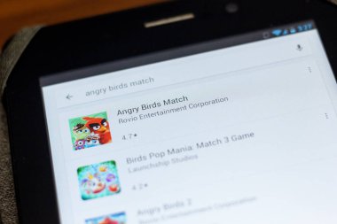 Ryazan, Rusya - 03 Temmuz 2018: Kızgın kuşlar maç mobil uygulaması Tablet Pc ekranda