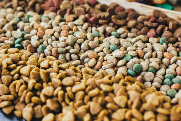 Alimentos Secos Para Animais Estimação Para Cães Gatos Mesa — Fotografia de Stock