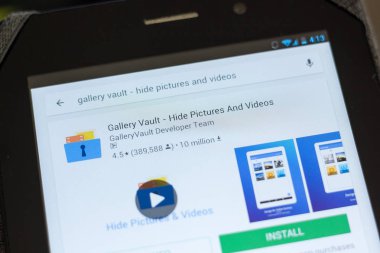 Ryazan, Rusya - 03 Temmuz 2018: Galeri Vault - in tablet Pc ekranda hareket eden app fotoğraf ve video saklamak