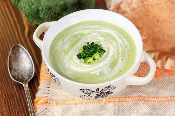 Mooie Vegetarische Broccoli Soep Een Witte Kom — Stockfoto