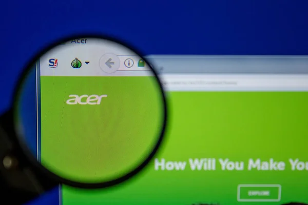 Pc의 디스플레이에 러시아 2018 Acer Com 웹사이트 — 스톡 사진