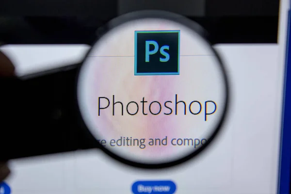 俄罗斯 2018年7月11日 Adobe Photoshop 软件徽标在 Adobe 官方网站上 — 图库照片