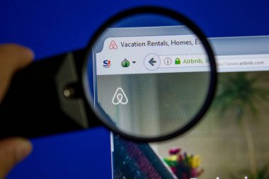 Ryazan, Rusya - 11 Temmuz 2018: Airbnb.com Web sitesi Pc ekranda