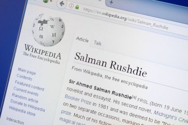 Ryazan, Rusya - 19 Ağustos 2018: Vikipedi sayfası Salman Rüşdi hakkında Pc ekranda