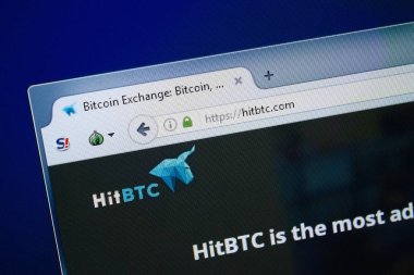 Ryazan, Rusya - 26 Ağustos 2018: Vurmak Btc ana web sitesi Pc. Url - Hitbtc.com görüntüleme