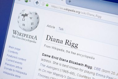 Ryazan, Rusya - 19 Ağustos 2018: Vikipedi sayfa hakkında Diana Rigg Pc ekranda