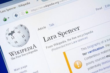 Ryazan, Rusya - 28 Ağustos 2018: Vikipedi sayfası Lara Spencer hakkında Pc ekranda.