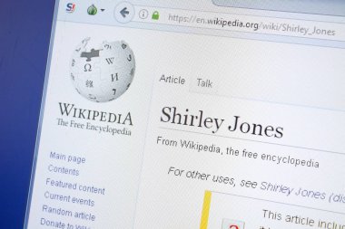 Ryazan, Rusya - 19 Ağustos 2018: Vikipedi sayfası Shirley Jones hakkında Pc ekranda
