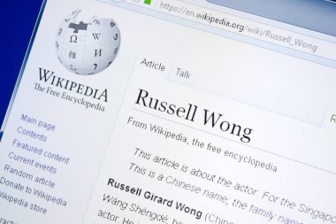 Ryazan, Rusya - 28 Ağustos 2018: Vikipedi sayfa hakkında Russell Wong Pc ekranda.