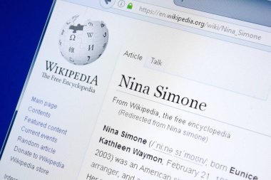 Ryazan, Rusya - 28 Ağustos 2018: Vikipedi sayfası Nina Simone hakkında Pc ekranda.