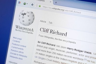 Ryazan, Rusya - 19 Ağustos 2018: Vikipedi sayfa hakkında Cliff Richard Pc ekranda