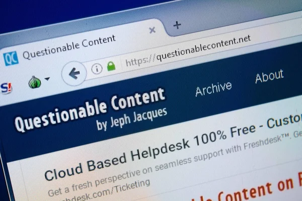 Ryazan, Rusya - 26 Ağustos 2018: Sorgulanabilir içerik ana web sitesi Pc. Url - Questionablecontent.net görüntüleme