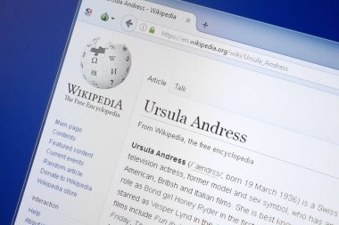 Ryazan, Rusya - 19 Ağustos 2018: Vikipedi sayfa hakkında Ursula Andress Pc ekranda