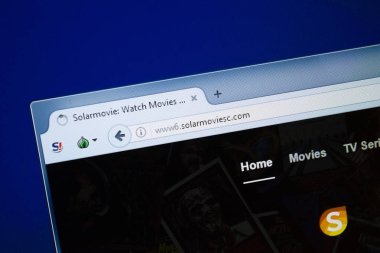 Ryazan, Rusya - 26 Ağustos 2018: Güneş Moviesc ana web sitesi Pc. Url - Solarmoviesc.com görüntüleme