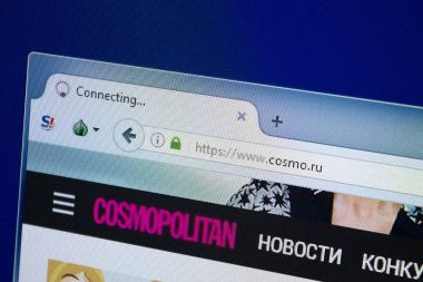 Ryazan, Rusya - 26 Ağustos 2018: Cosmo ana web sitesi Pc. Url - Cosmo.ru görüntüleme