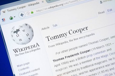 Ryazan, Rusya - 28 Ağustos 2018: Vikipedi sayfası Tommy Cooper hakkında Pc ekranda.