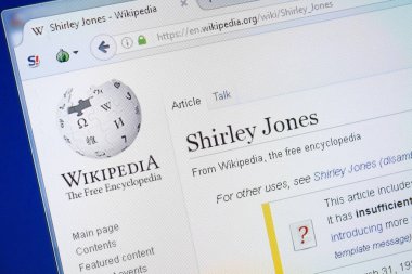Ryazan, Rusya - 19 Ağustos 2018: Vikipedi sayfası Shirley Jones hakkında Pc ekranda