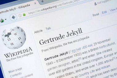 Ryazan, Rusya - 28 Ağustos 2018: Vikipedi sayfa hakkında Gertrude Jekyll Pc ekranda.