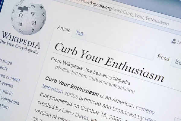 Ryazan, Rusya - 28 Ağustos 2018: Vikipedi sayfası Curb Your Enthusiasm hakkında Pc ekranda.