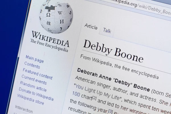 Ryazan, Rusya - 19 Ağustos 2018: Vikipedi sayfası Debby Boone hakkında Pc ekranda