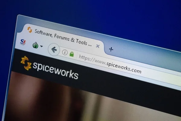 Ryazan, Rusia - 26 Agustus 2018: Laman web Spice Works pada tampilan PC. Url - SpiceWorks.com — Stok Foto