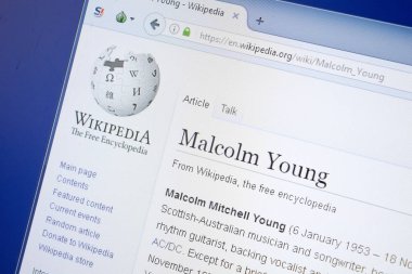 Ryazan, Rusya - 19 Ağustos 2018: Vikipedi sayfa hakkında Malcolm Young Pc ekranda