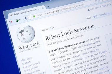 Ryazan, Rusya - 28 Ağustos 2018: Vikipedi sayfa hakkında Robert Louis Stevenson Pc ekranda.