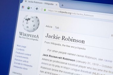 Ryazan, Rusya - 19 Ağustos 2018: Wikipedia sayfasında Pc görüntüsünü Jackie Robinson hakkında