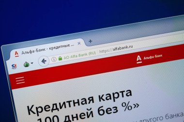 Ryazan, Rusya - 26 Ağustos 2018: Alfa Bank ana web sitesi Pc. Url - Alfabank.ru görüntüleme