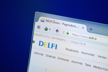 Ryazan, Rusya - 26 Ağustos 2018: Delfi ana web sitesi Pc. Url - Delfi.lt görüntüleme