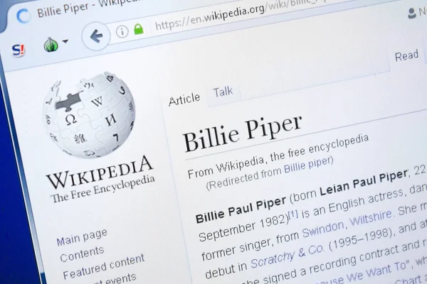 Ryazan, Rusia - 28 de agosto de 2018: página de Wikipedia sobre Billie Piper en la pantalla del PC . — Foto de Stock