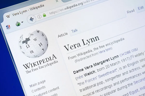 Ryazan, Rússia - 28 de agosto de 2018: Página da Wikipédia sobre Vera Lynn na exibição do PC . — Fotografia de Stock
