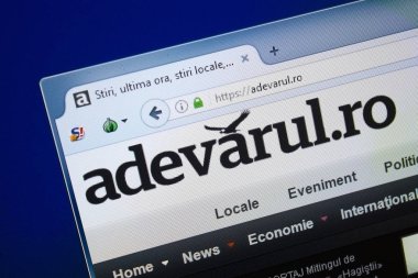 Ryazan, Rusya - 26 Ağustos 2018: Adevarul ana web sitesi Pc. Url - Adevarul.ro görüntüleme