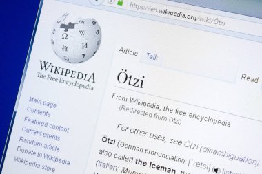 Ryazan, Rusya - 28 Ağustos 2018: Vikipedi sayfası Ötzi hakkında Pc ekranda.