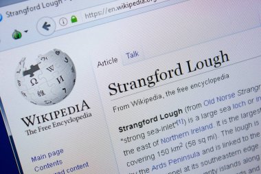 Ryazan, Rusya Federasyonu - 09 Eylül 2018 - Vikipedi sayfa hakkında Strangford Lough Pc ekranda