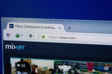 Ryazan, Rusya - 09 Eylül 2018: Karıştırıcı ana web sitesi Pc, url - Mixer.com görüntüleme.