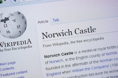 Ryazan, Rusya Federasyonu - 09 Eylül 2018 - Vikipedi sayfası Norwich Castle hakkında Pc ekranda