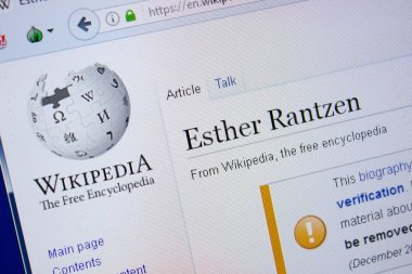 Ryazan, Rusya Federasyonu - 09 Eylül 2018 - Vikipedi sayfa hakkında Esther Rantzen Pc ekranda